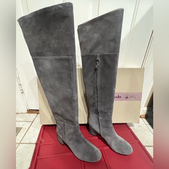 Clarks Shoes - Clarks Barley Ray Grey Suede Boot size 8M